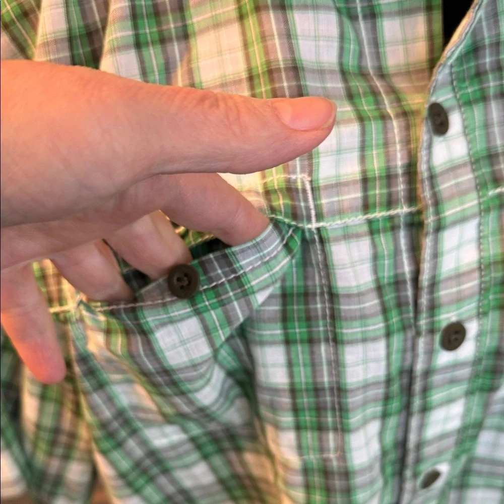 The North Face Green Plaid collared Men's Shirt front pockets short sleeve large